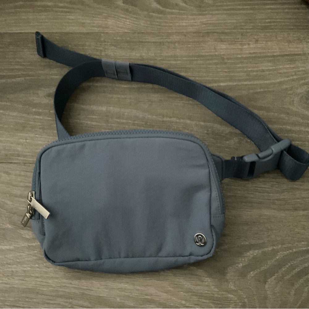 Lululemon Everywhere Belt Bag